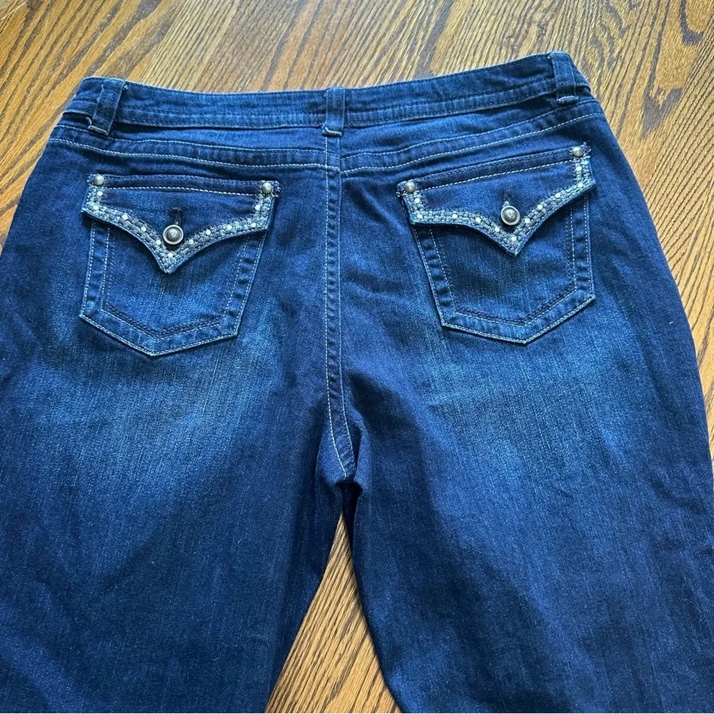 APT9 women’s 16 curvy boot cut stretch jeans dark wash with embellished pockets - Picture 2 of 12
